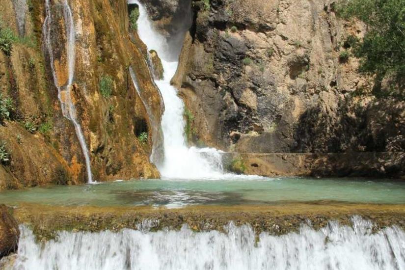 Türkiye'nin 243. tabiat parkı ilan edilen Günpınar Şelalesi, Malatya’nın Darende ilçesine bağlı Günpınar köyündedir. İlçeye kilometre uzaklıktadır.